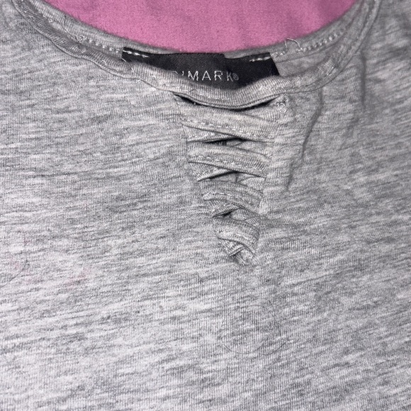 Light Gray Crop Top 🩶 Size Medium - Picture 2 of 3